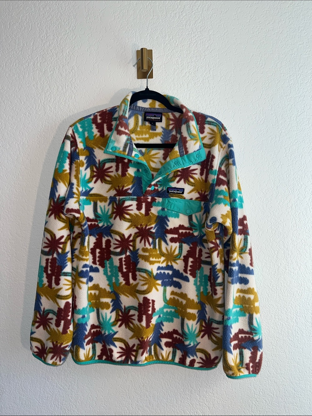 Patagonia multicolor printed fleece pullover with teal accents